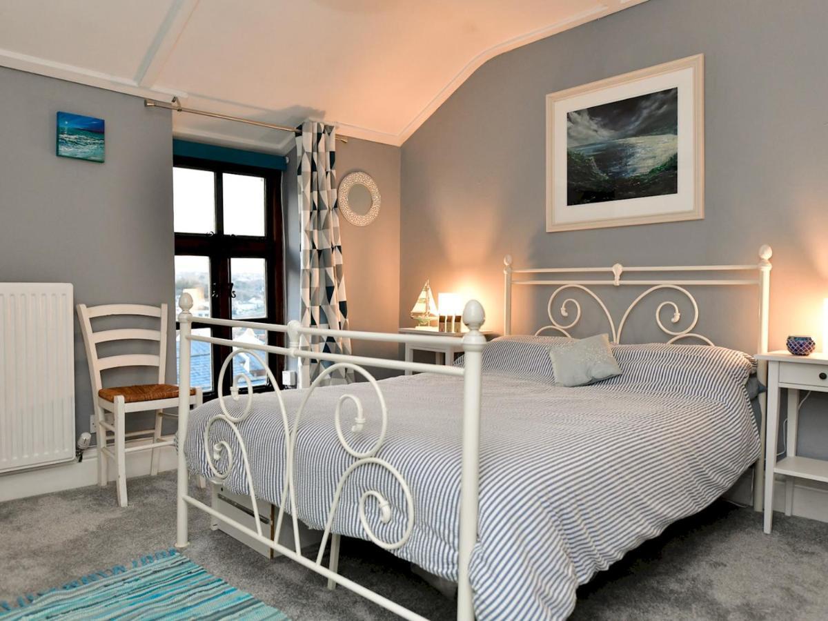 Holiday home Pass The Keys Charming Fisherman's With Stunning Sea Views Swansea