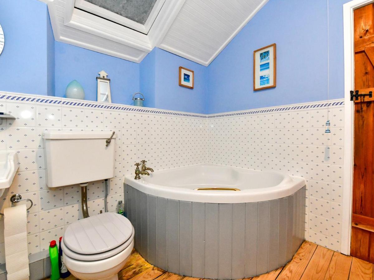 Pass The Keys Charming Fisherman's With Stunning Sea Views Holiday home Swansea